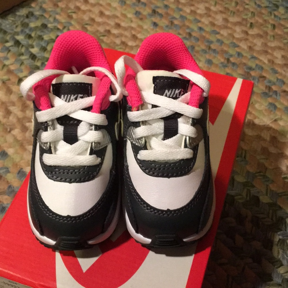 NIB Nike air max 90 size 4c